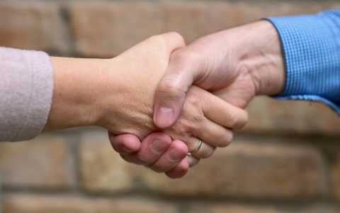 株式交換とは？メリット・デメリット、手続き、株式移転との違いを解説