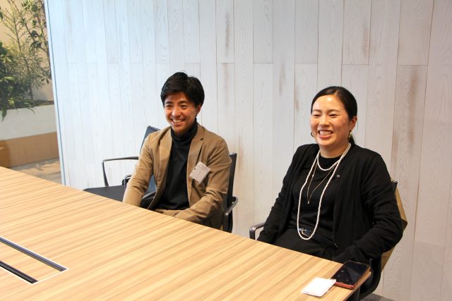 (写真左)ウィルゲート社赤井氏、(写真右)谷部氏